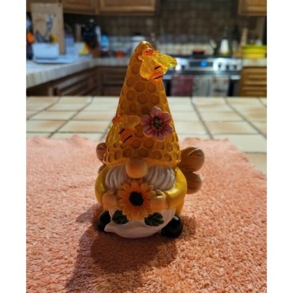 Garden Gnomes Sculptures for Outdoor&Home Decor with Solar Bee Lights - Picture 2 of 2